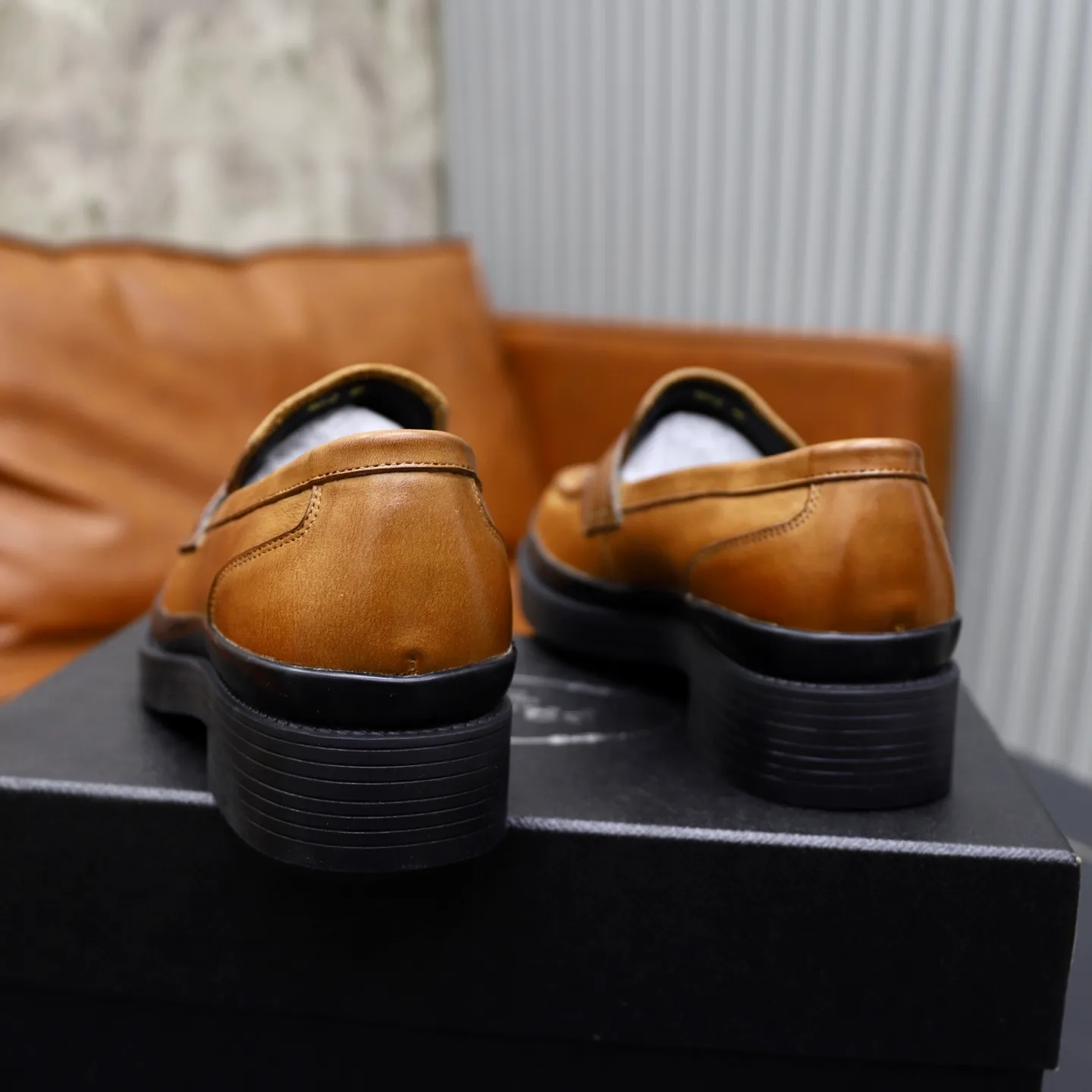 Men's shoes: 540💰🙅‍♂️🙅‍♂️🙅‍♂️ Brand: PRADA Standard code: Men's code 38-44 (45 can be customized) Grade: Same style as the official website Original order quality Material: Original cowhide surface Comfortable sheepskin lining Original outsole Style category: Men's fashionable casual leather shoes Distinguished big-name luxury elements Top luxury Color: actual picture color